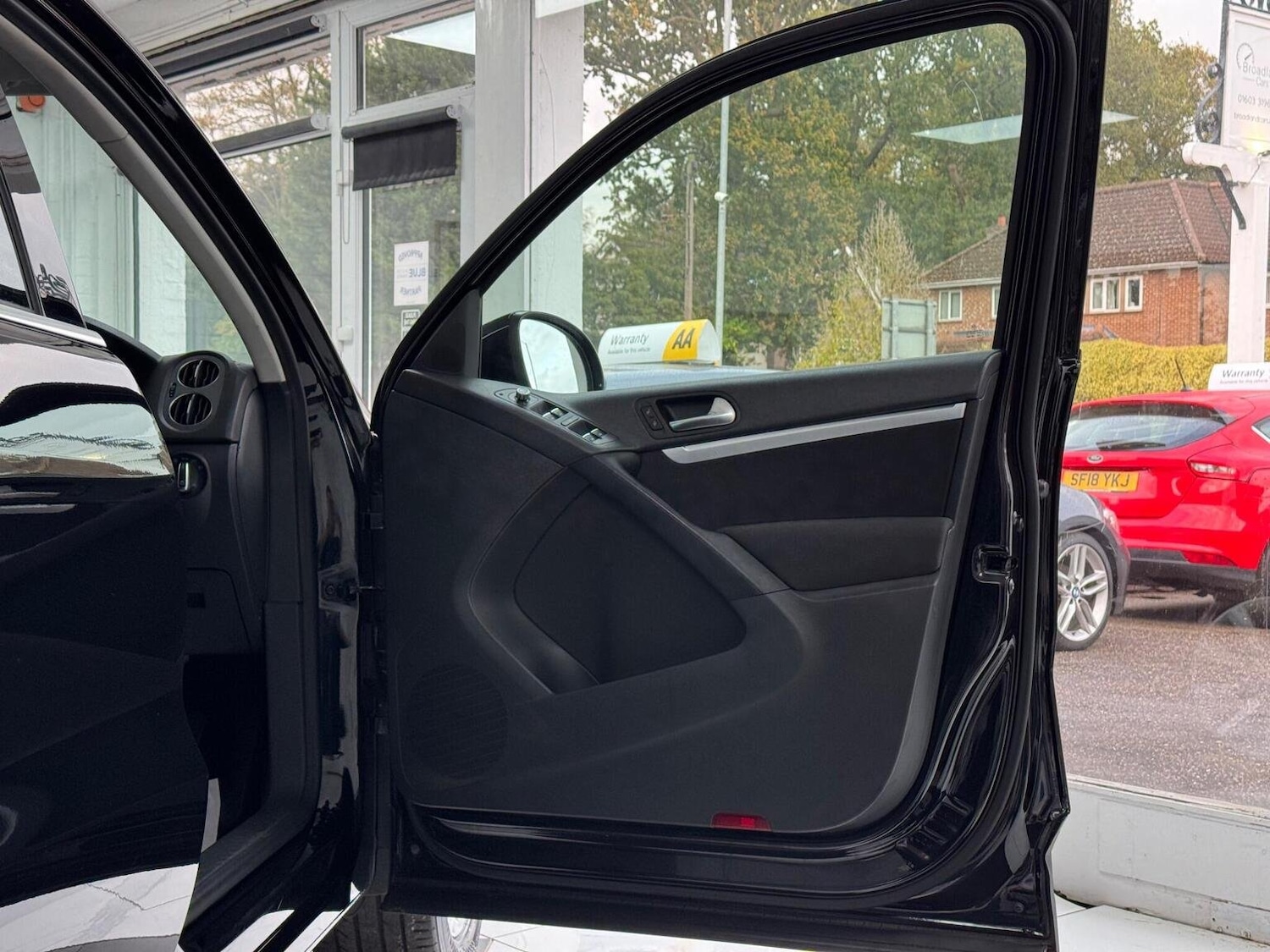 Used Volkswagen Tiguan 2015 for sale - 76430889: Photo 25