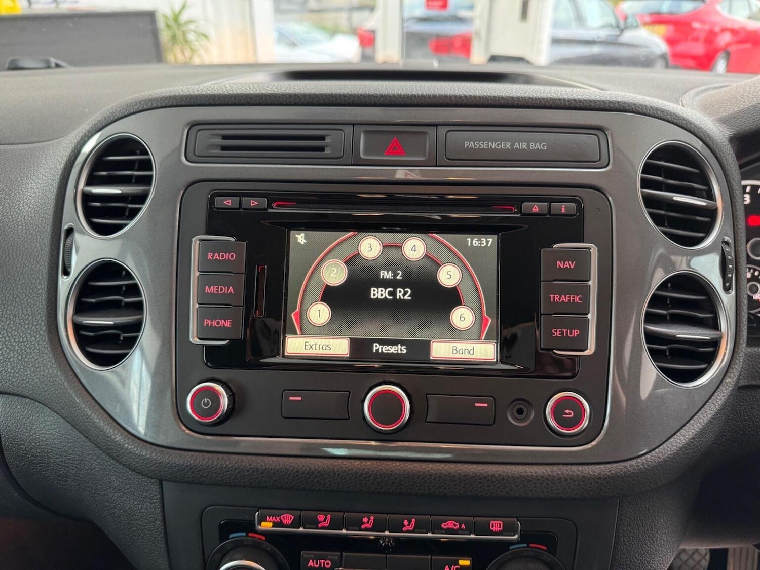 Used Volkswagen Tiguan 2015 for sale - 76430889: Photo 32