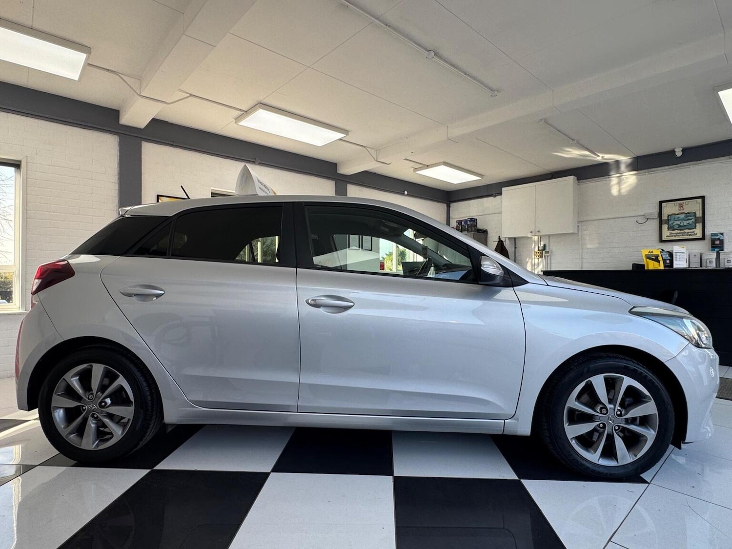 Used Hyundai i20 2017 for sale - 77954076: Photo 8