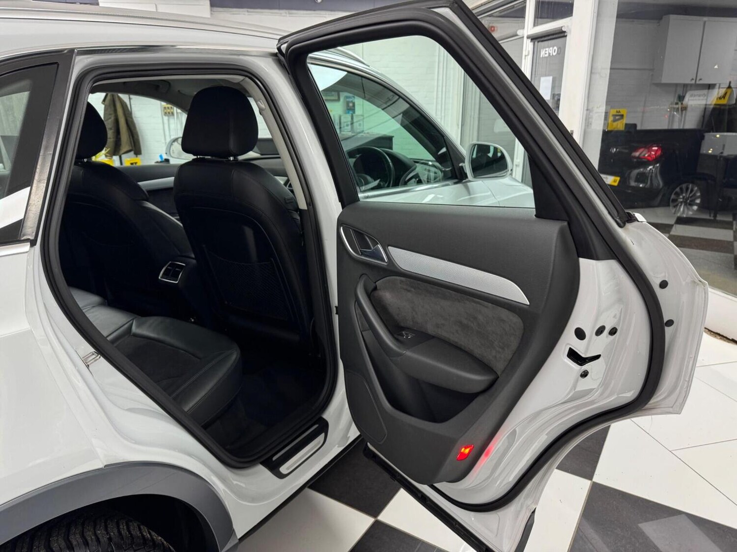 Used Audi Q3 2012 for sale - 77494833: Photo 29