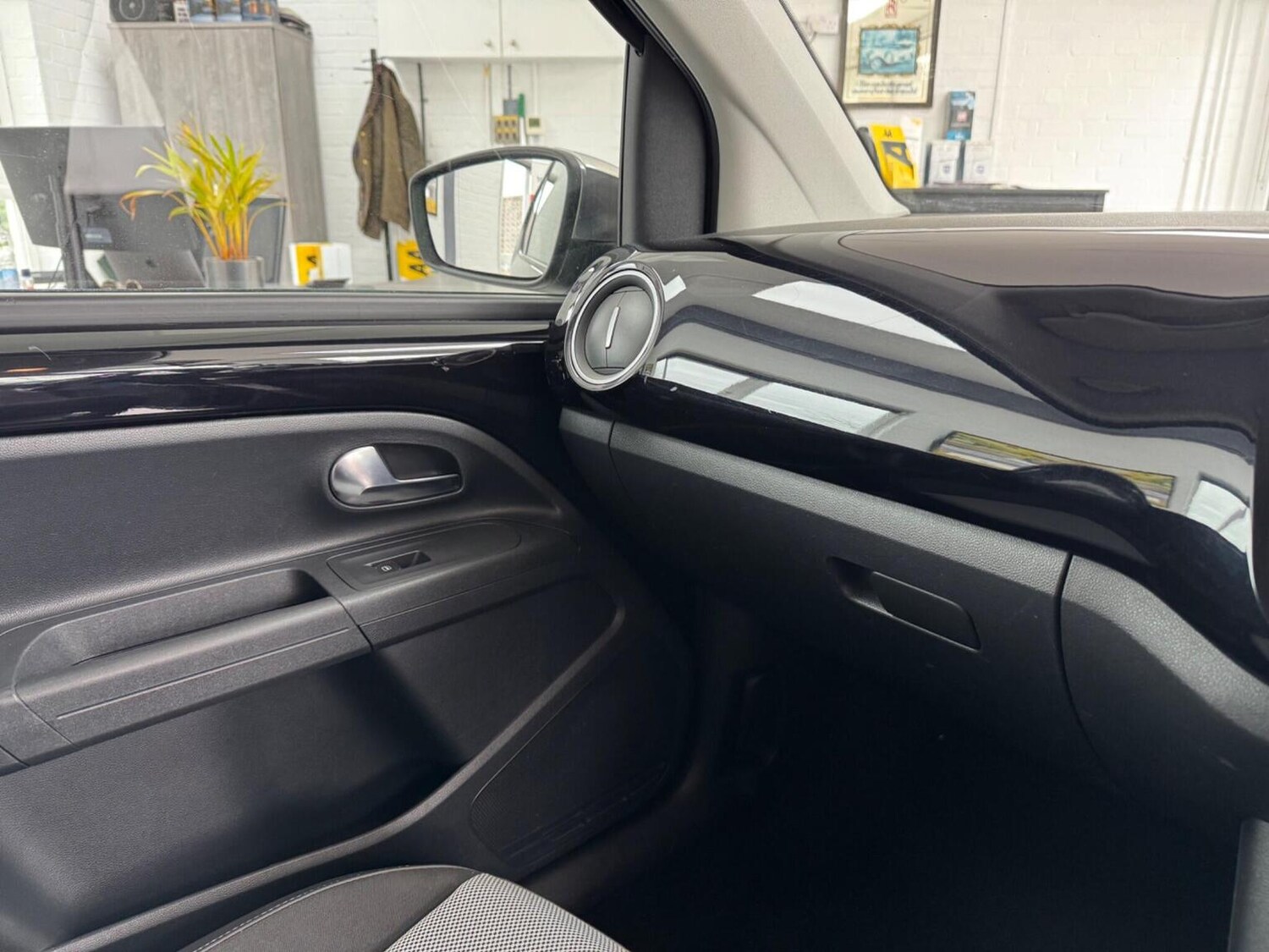 Used Volkswagen up! 2012 for sale - 77681734: Photo 10