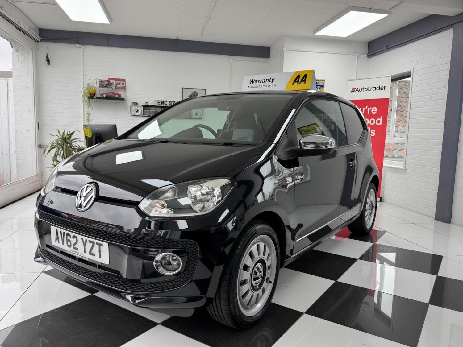 Used Volkswagen up! 2012 for sale - 77681734: Photo 2