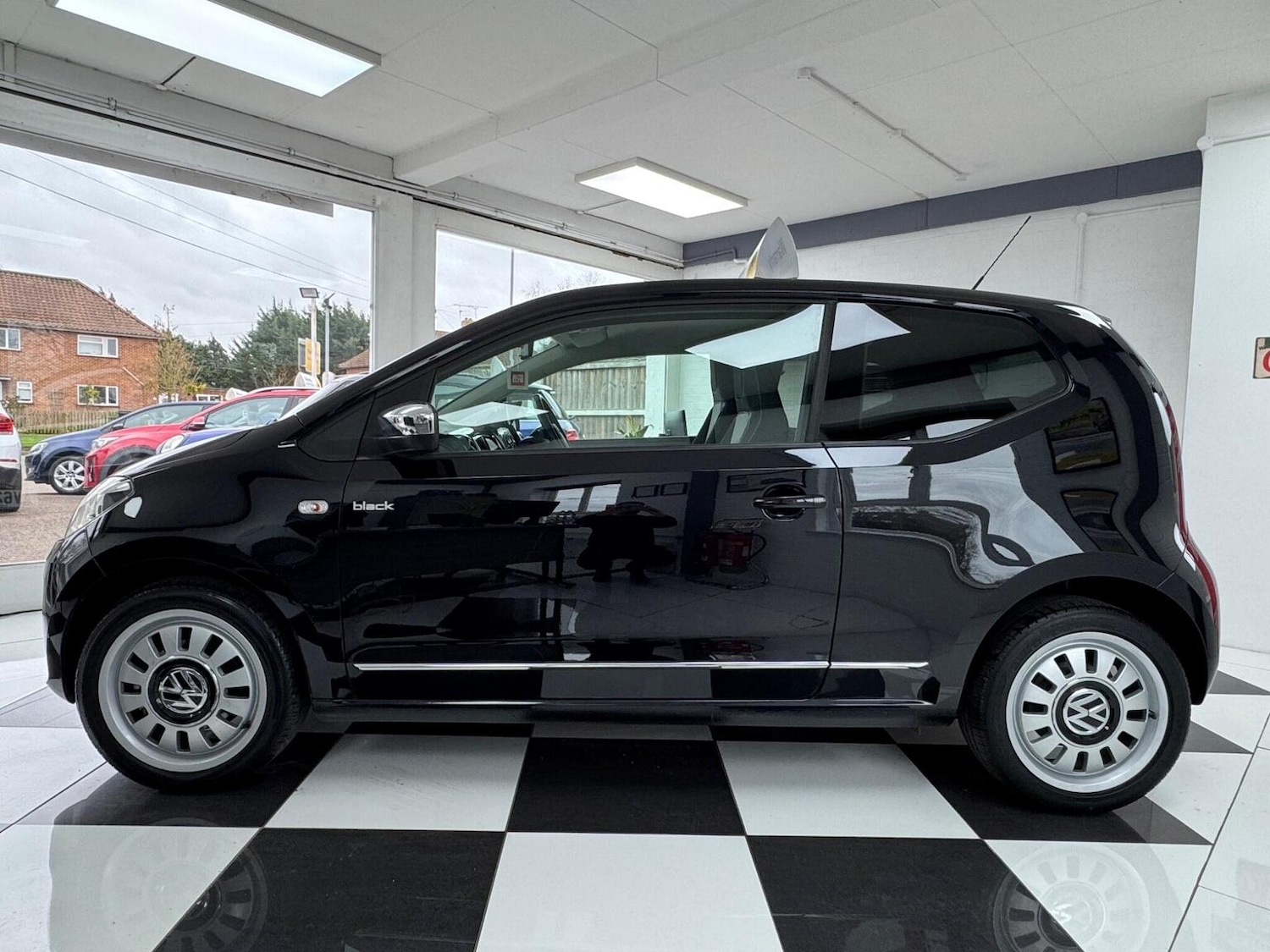 Used Volkswagen up! 2012 for sale - 77681734: Photo 3