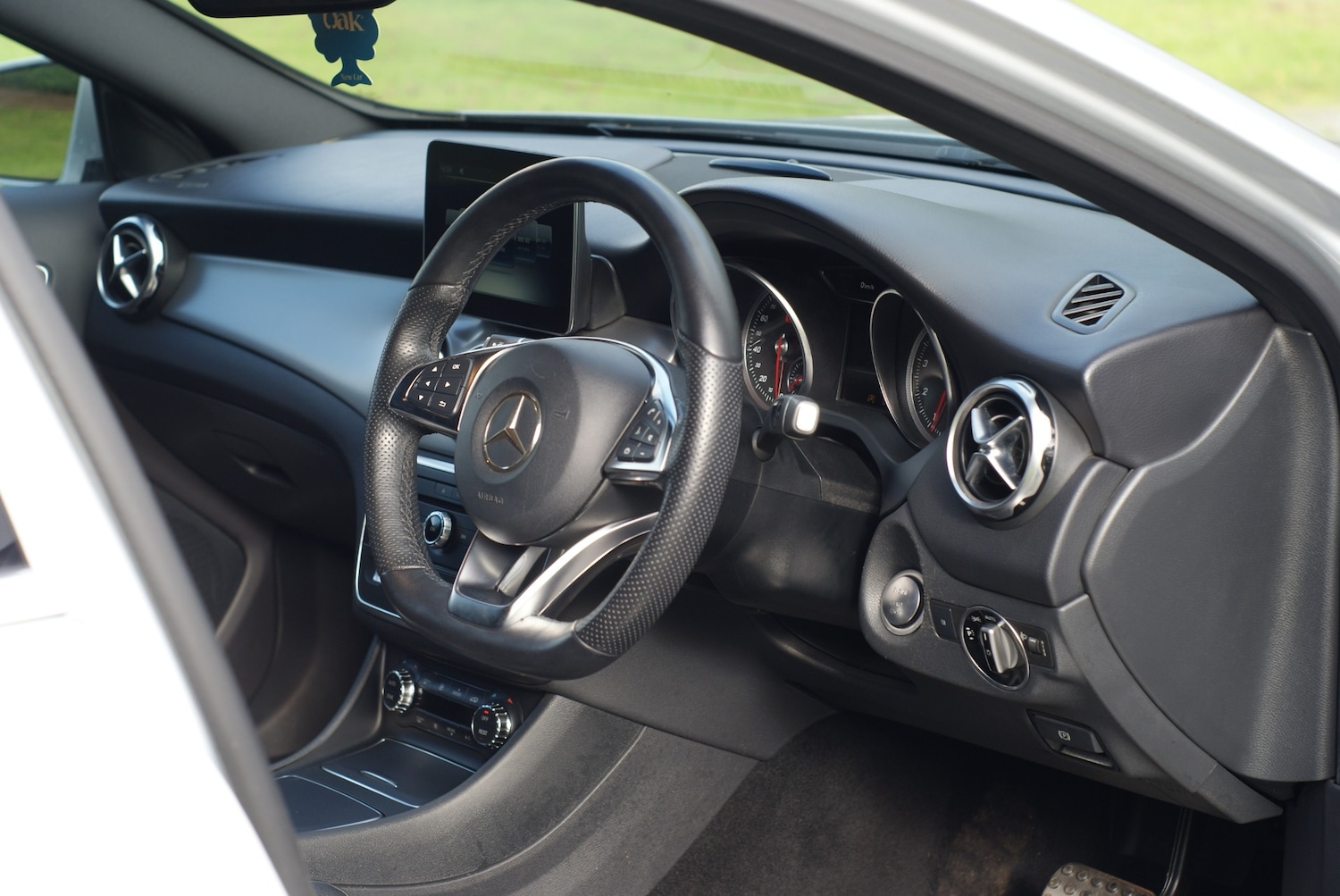 Used Mercedes-Benz GLA 2018 for sale - 76077525: Photo 3