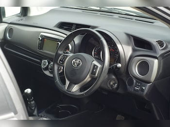 Used Toyota Yaris 2013 for sale - 76077529: Photo