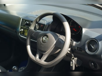 Used Volkswagen up! 2018 for sale - 76077509: Photo