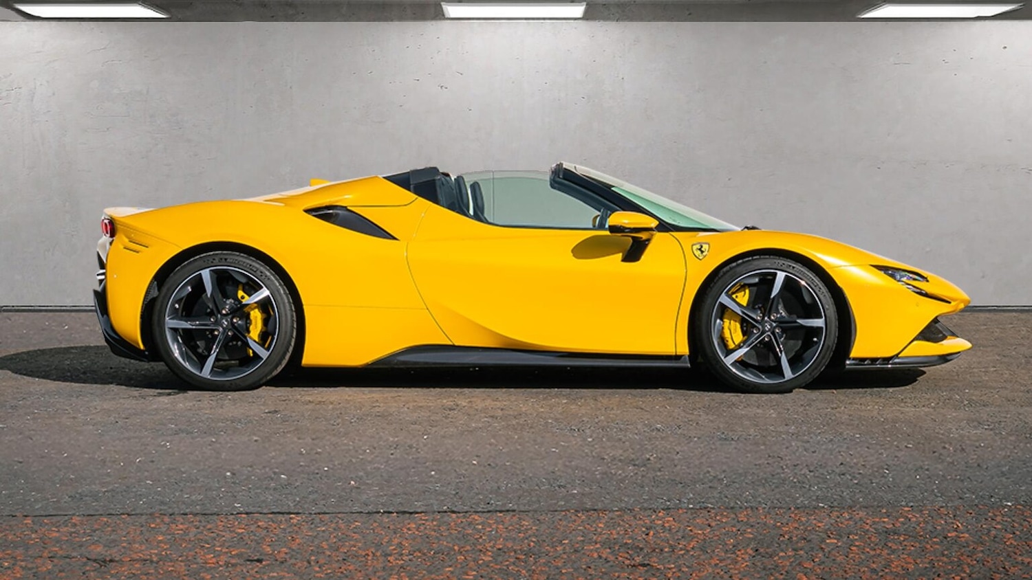Used Ferrari SF90 Spider 2023 for sale - 77931690: Photo 2