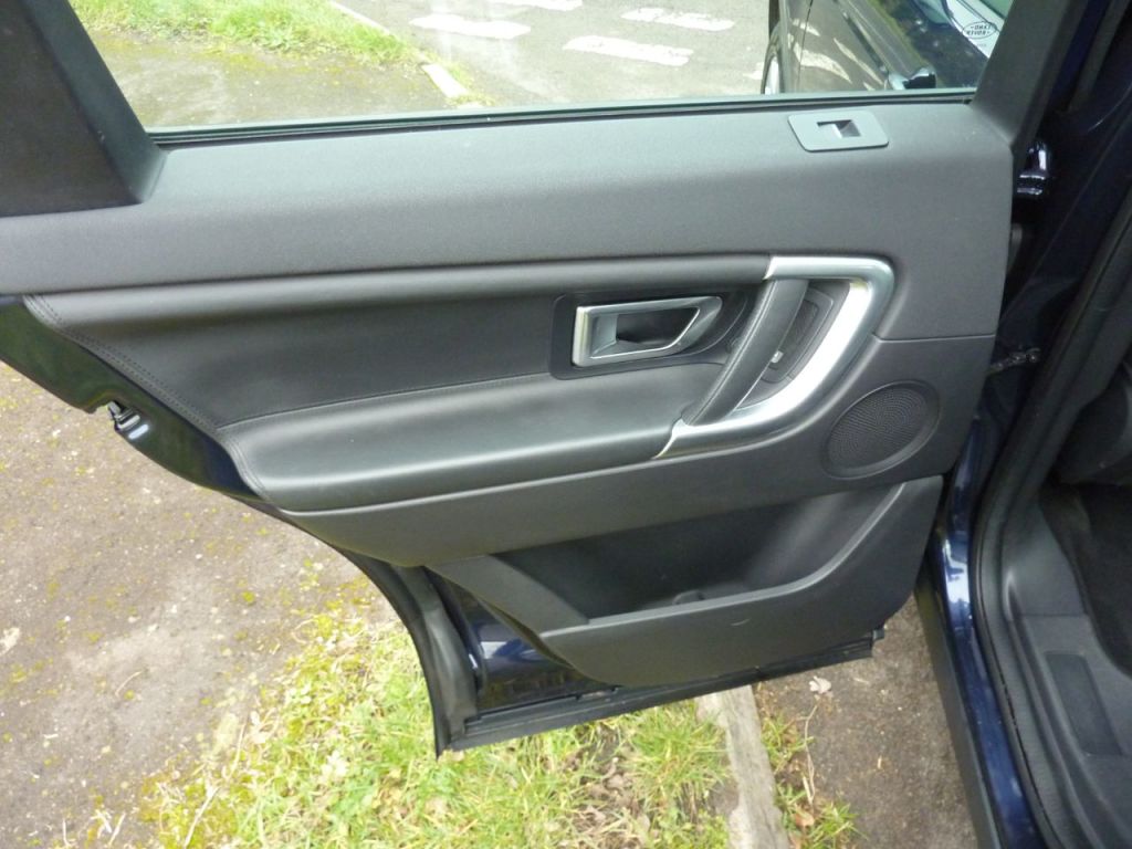 Used Land Rover Discovery Sport 2015 for sale - 76285242: Photo 31