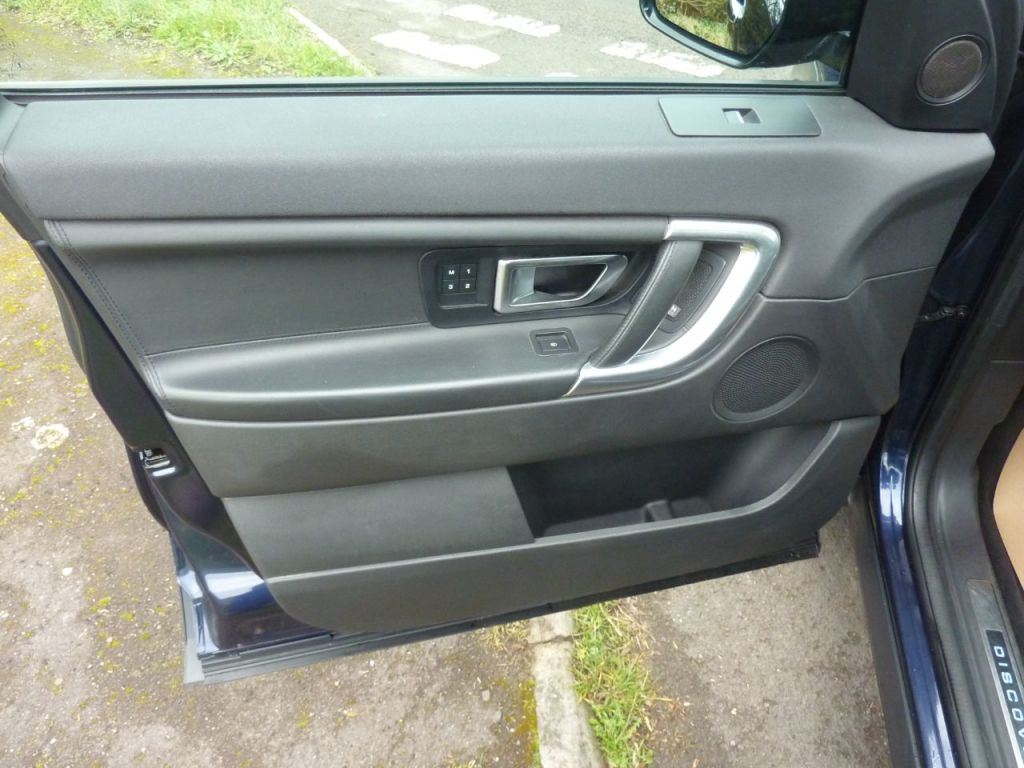 Used Land Rover Discovery Sport 2015 for sale - 76285242: Photo 33