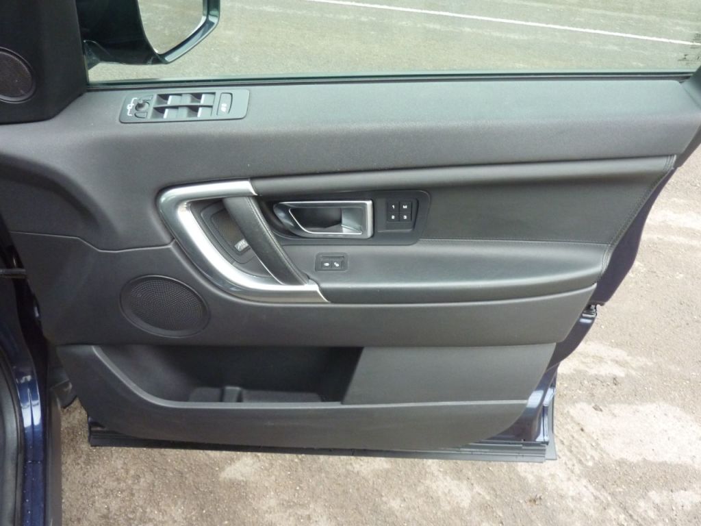 Used Land Rover Discovery Sport 2015 for sale - 76285242: Photo 39