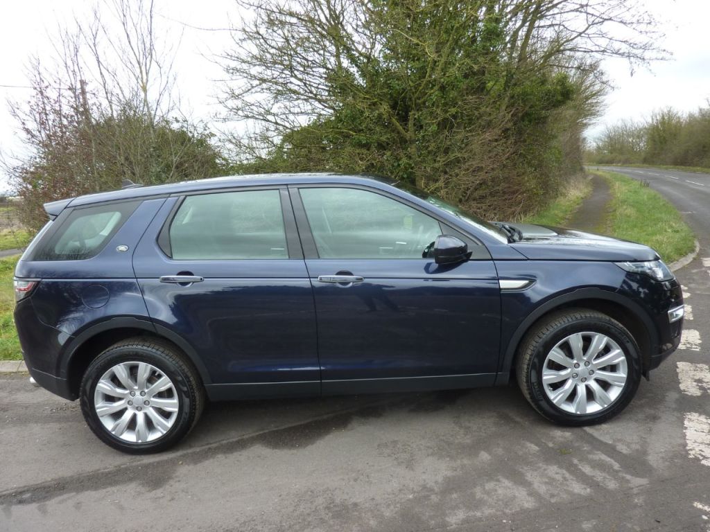 Used Land Rover Discovery Sport 2015 for sale - 76285242: Photo 6