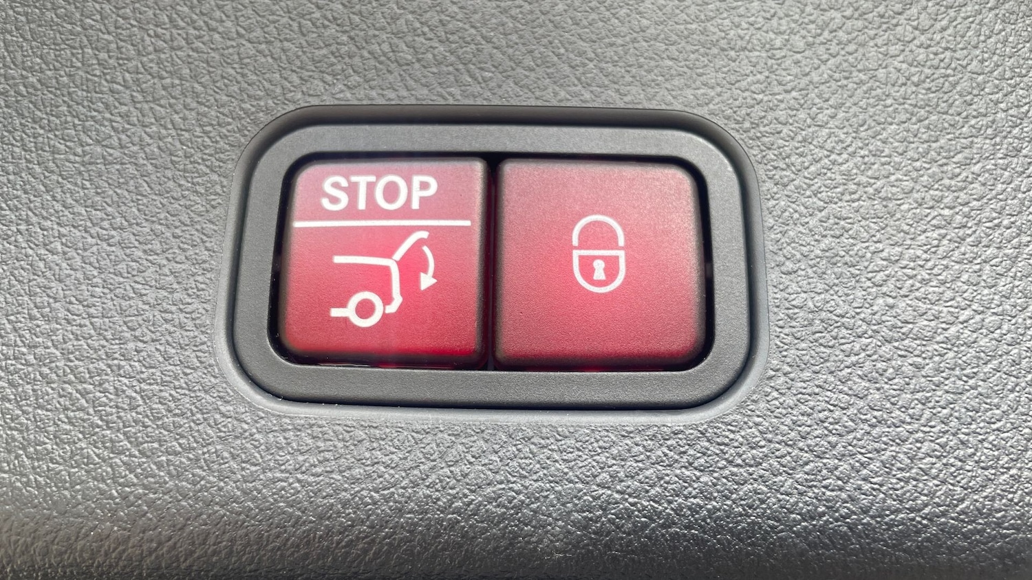 Used Mercedes-Benz GLC 2023 for sale - 76569640: Photo 14