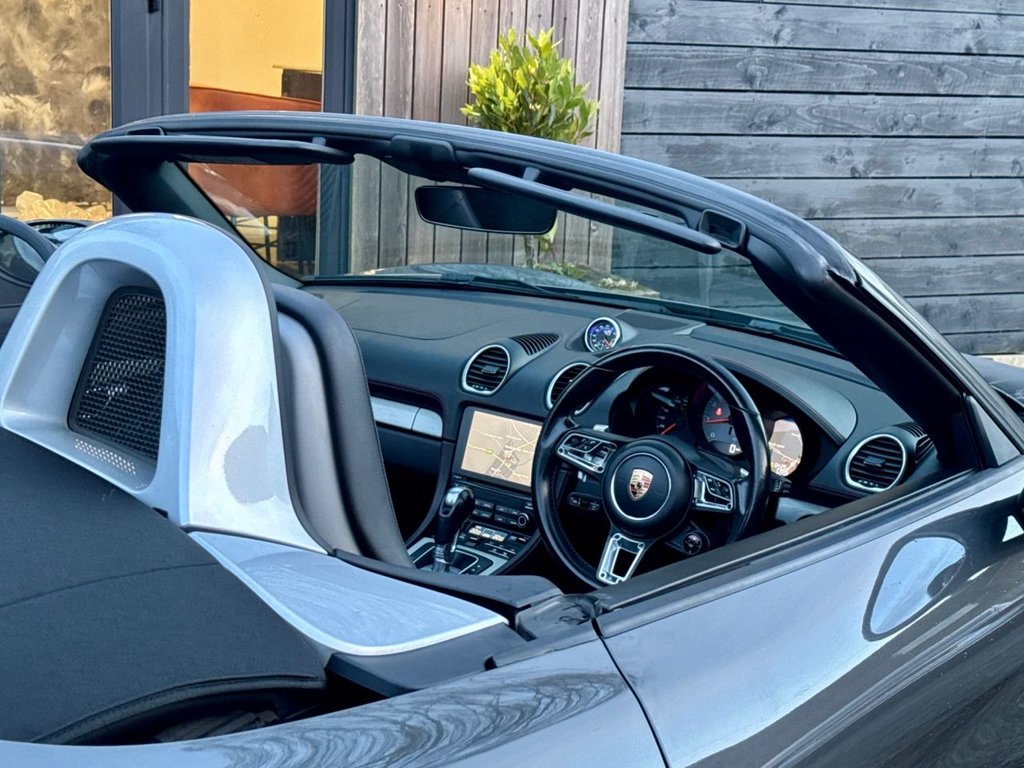 Used Porsche Boxster 2016 for sale - 77534165: Photo 2