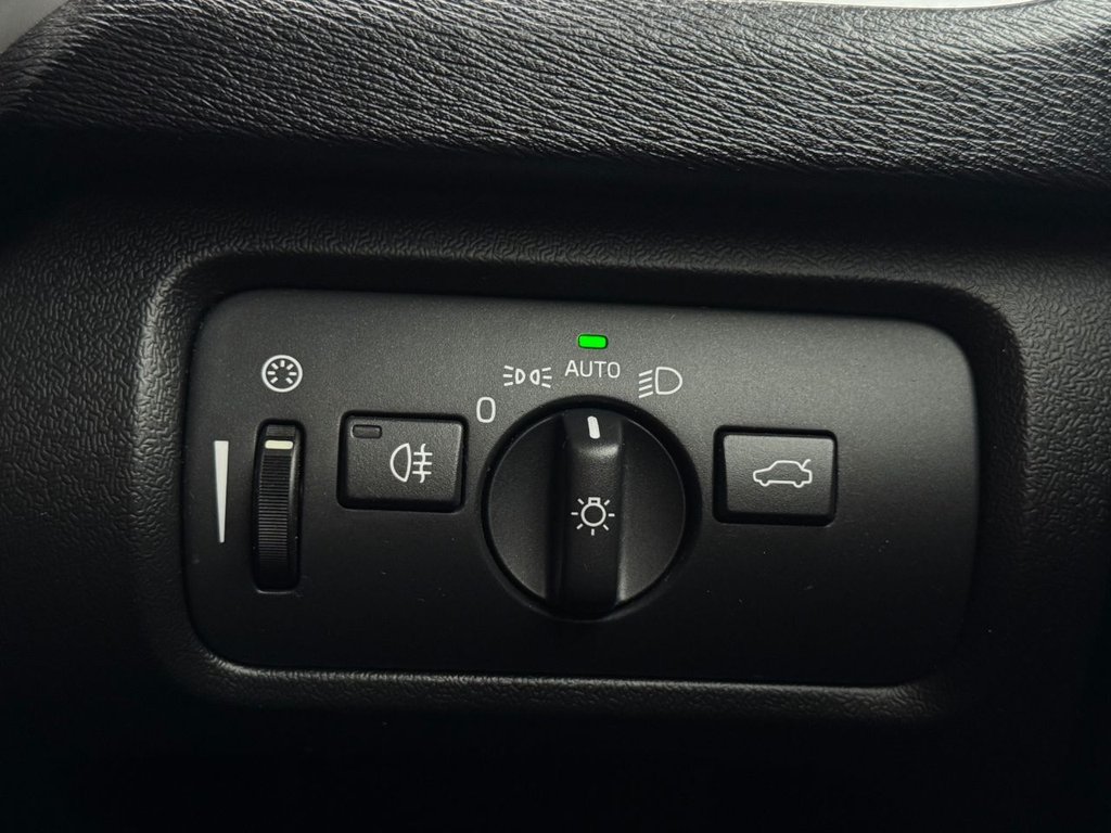 Used Volvo V40 2016 for sale - 76256755: Photo 38