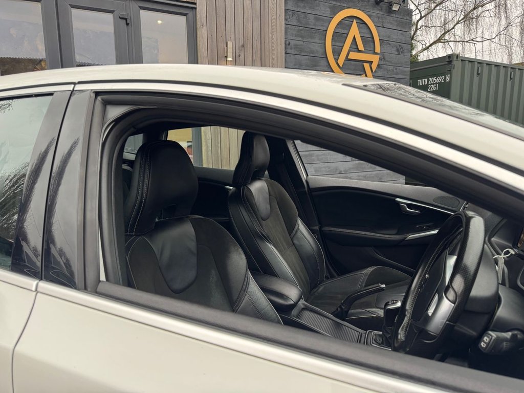 Used Volvo V40 2016 for sale - 76256755: Photo 46