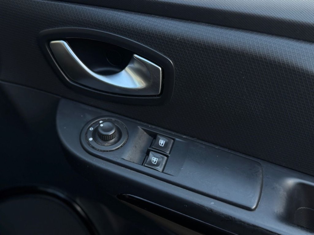 Used Renault Clio 2015 for sale - 76783386: Photo 14