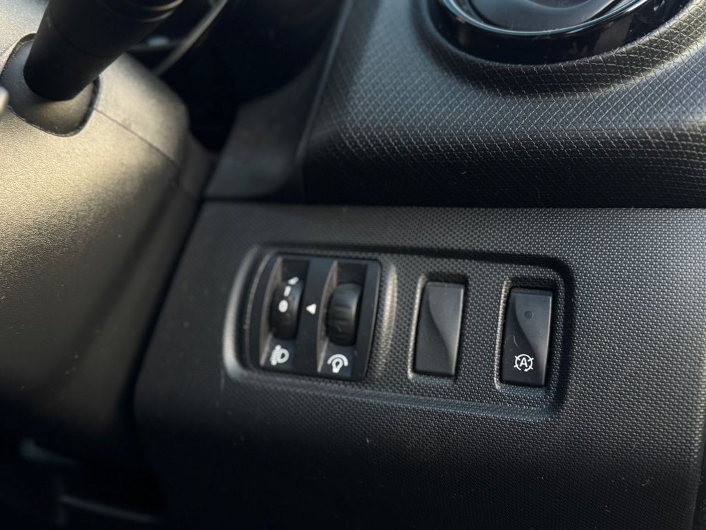 Used Renault Clio 2015 for sale - 76783386: Photo 16