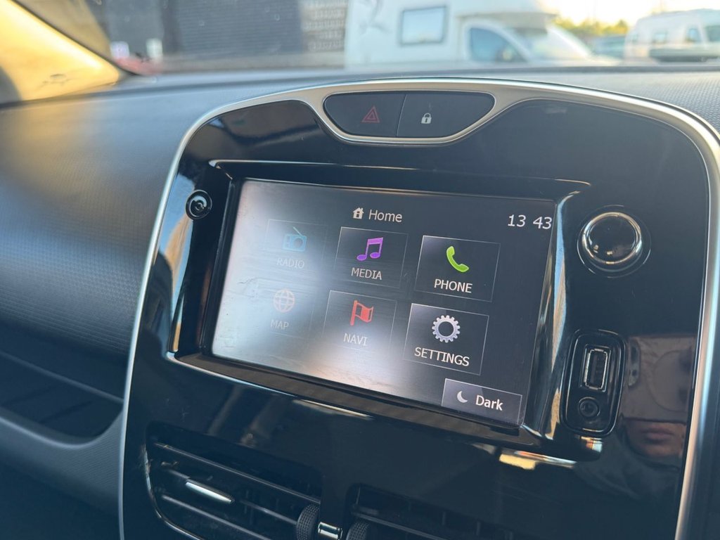 Used Renault Clio 2015 for sale - 76783386: Photo 18