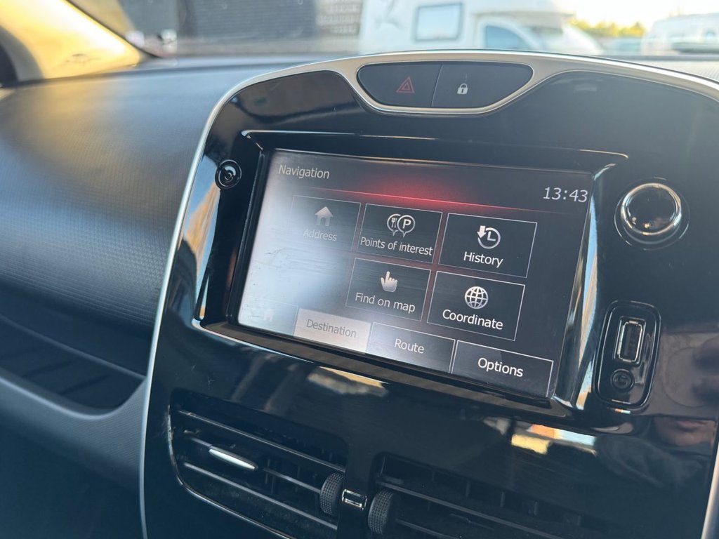 Used Renault Clio 2015 for sale - 76783386: Photo 25