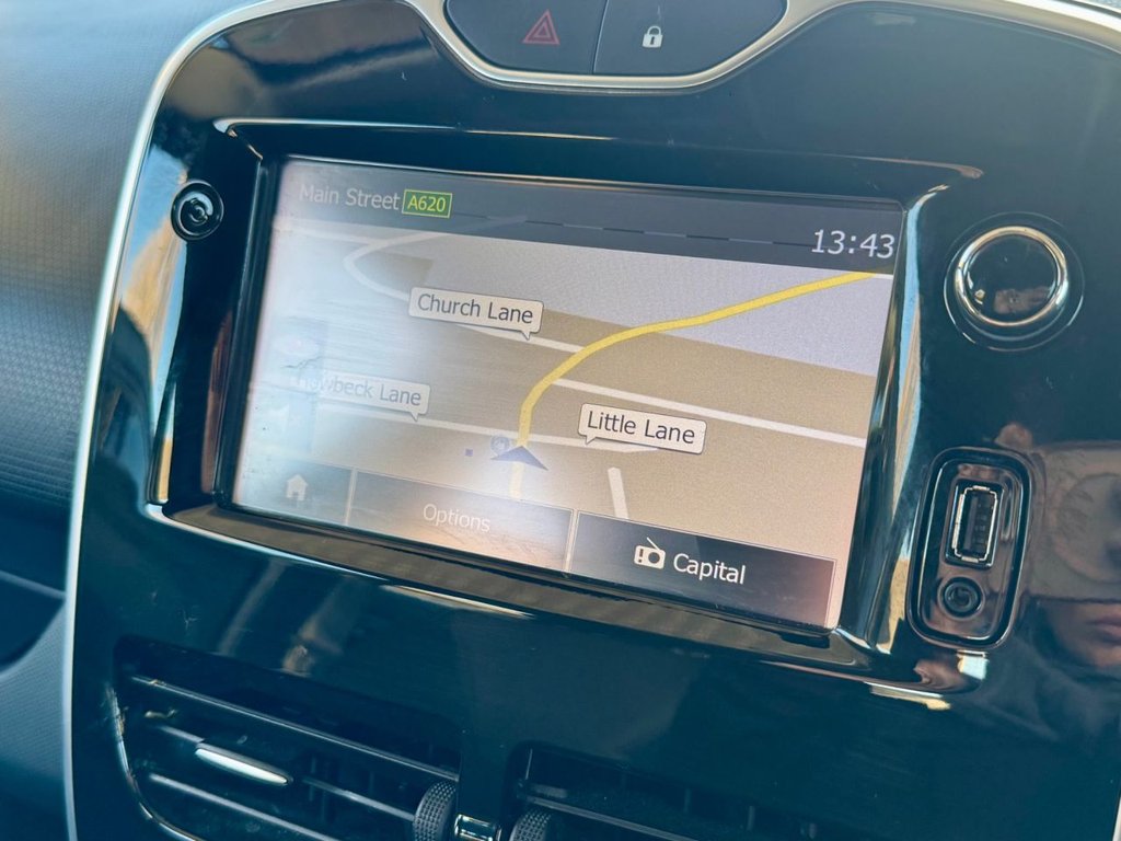 Used Renault Clio 2015 for sale - 76783386: Photo 3