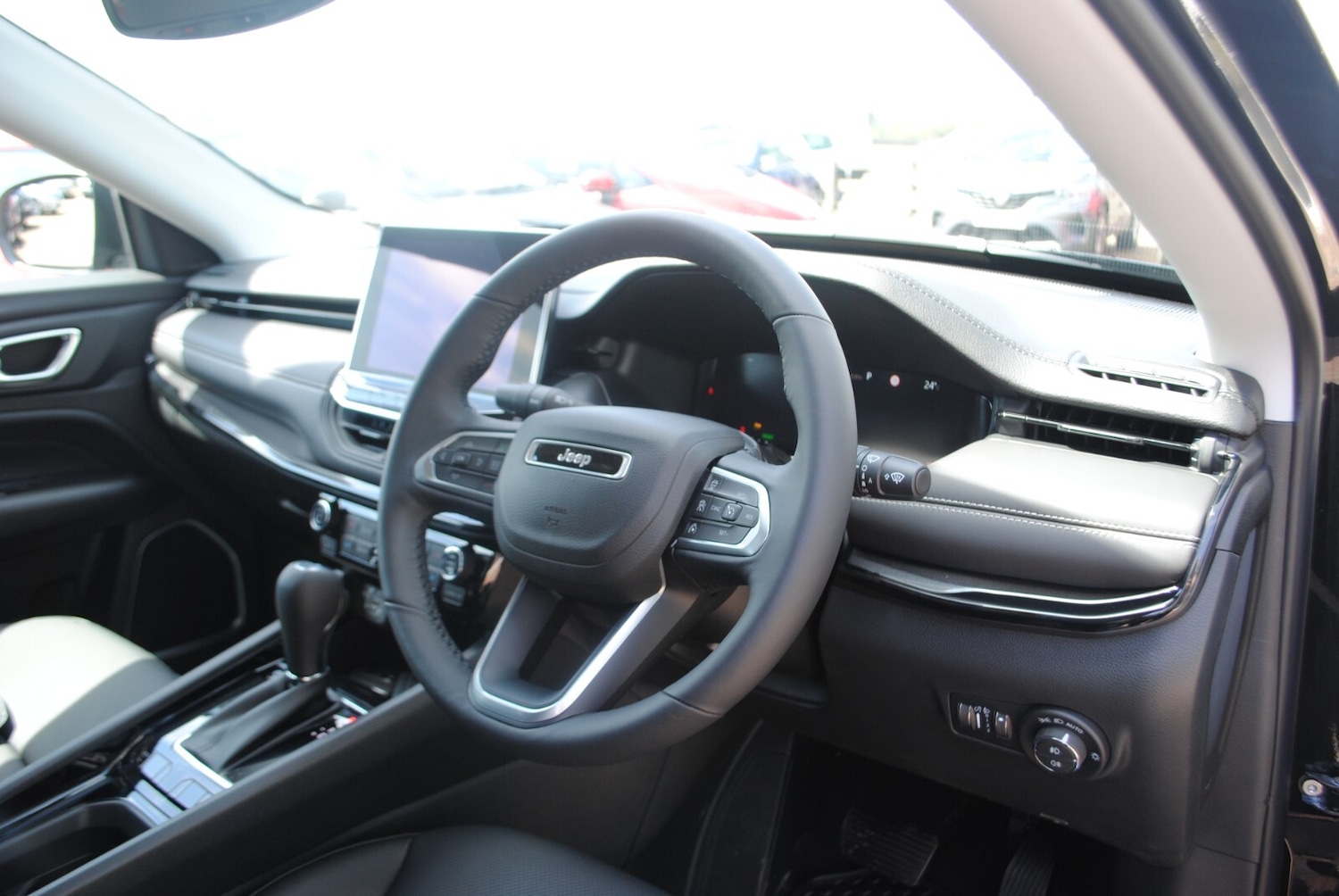 Used Jeep Compass 2024 for sale - 76350942: Photo 2