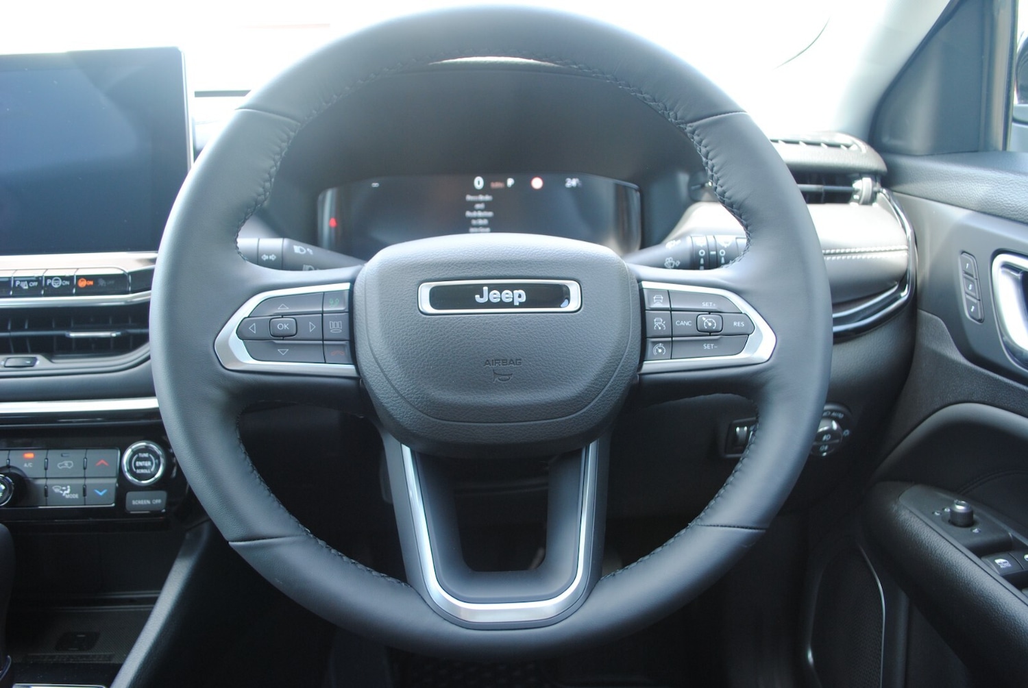 Used Jeep Compass 2024 for sale - 76350942: Photo 31