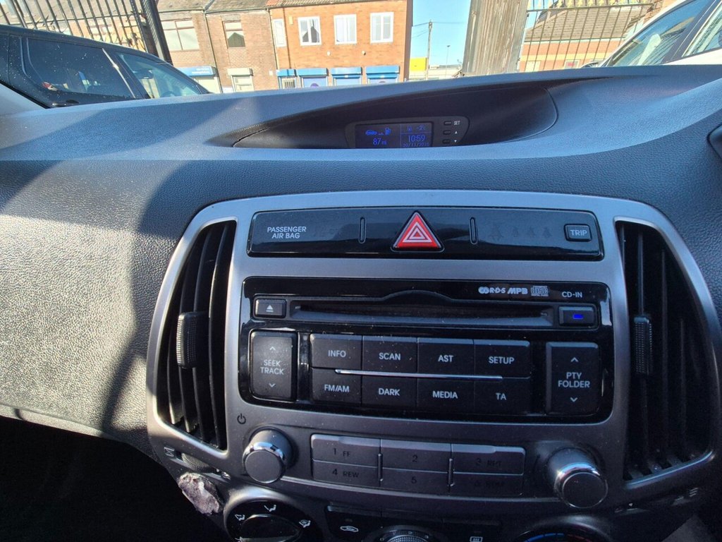 Used Hyundai i20 2013 for sale - 76642593: Photo 18