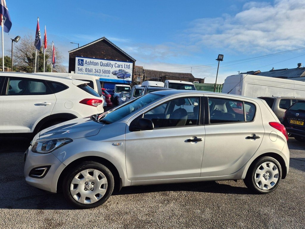 Used Hyundai i20 2013 for sale - 76642593: Photo 2
