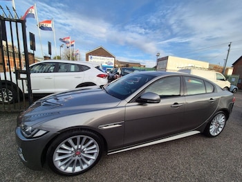 Used Jaguar XE 2017 for sale - 76841274: Photo