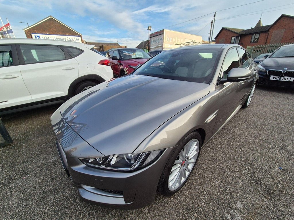 Used Jaguar XE 2017 for sale - 76841274: Photo 4
