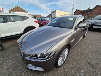 Used Jaguar XE 2017 for sale - 76841274: Photo