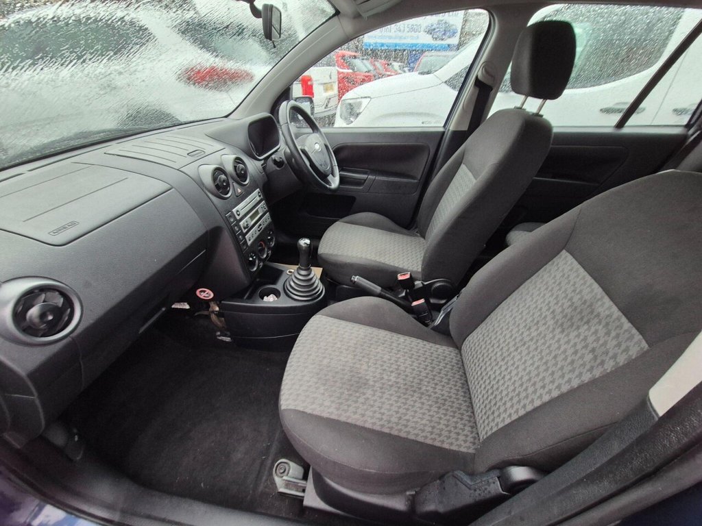 Used Ford Fusion 2004 for sale - 76582773: Photo 9