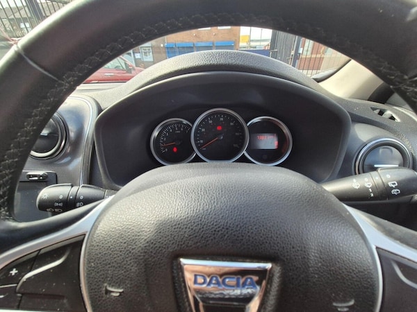 Used Dacia Sandero Stepway 2017 for sale - 75354312: Photo 19