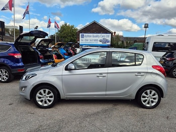 Used Hyundai i20 2013 for sale - 76039038: Photo