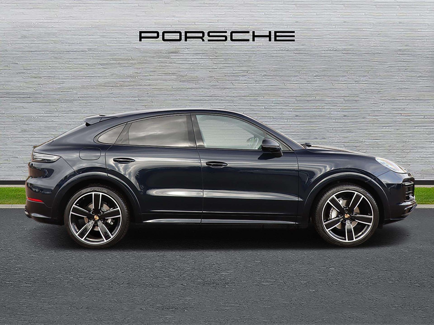 Used Porsche Cayenne 2022 for sale - 76475777: Photo 2