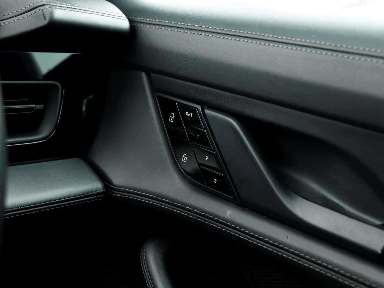 Used Porsche Taycan 2020 for sale - 77308449: Photo 21