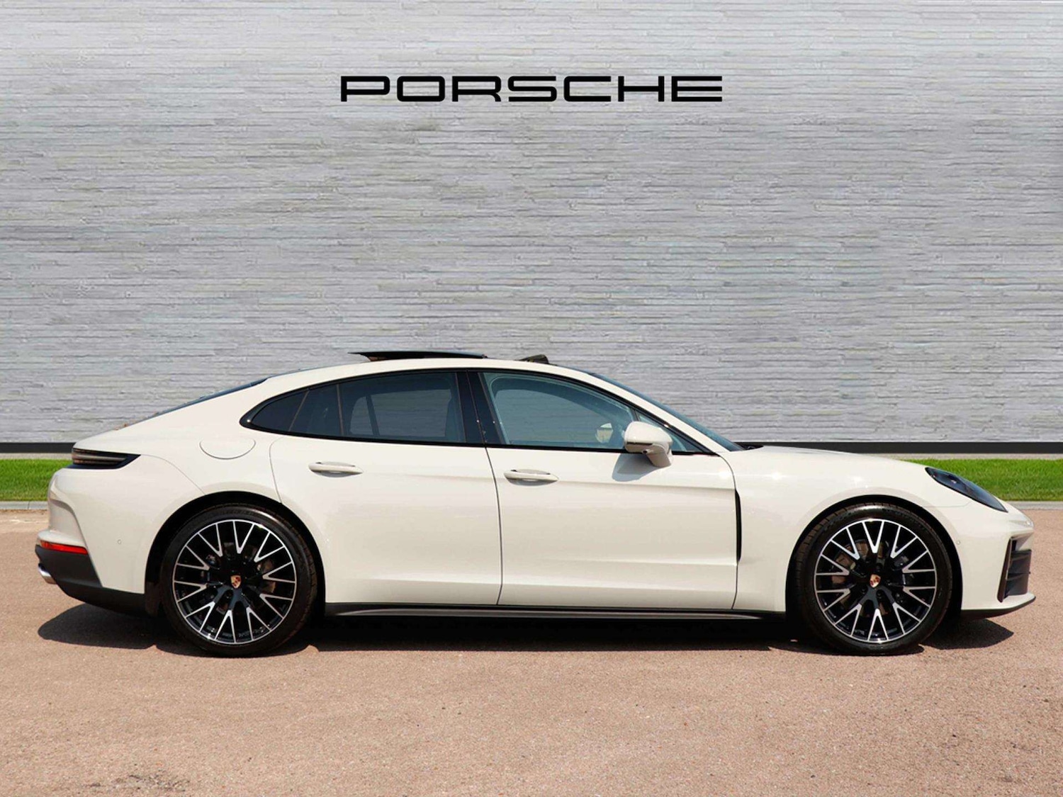 Used Porsche Panamera 2026 for sale - 77552995: Photo 2