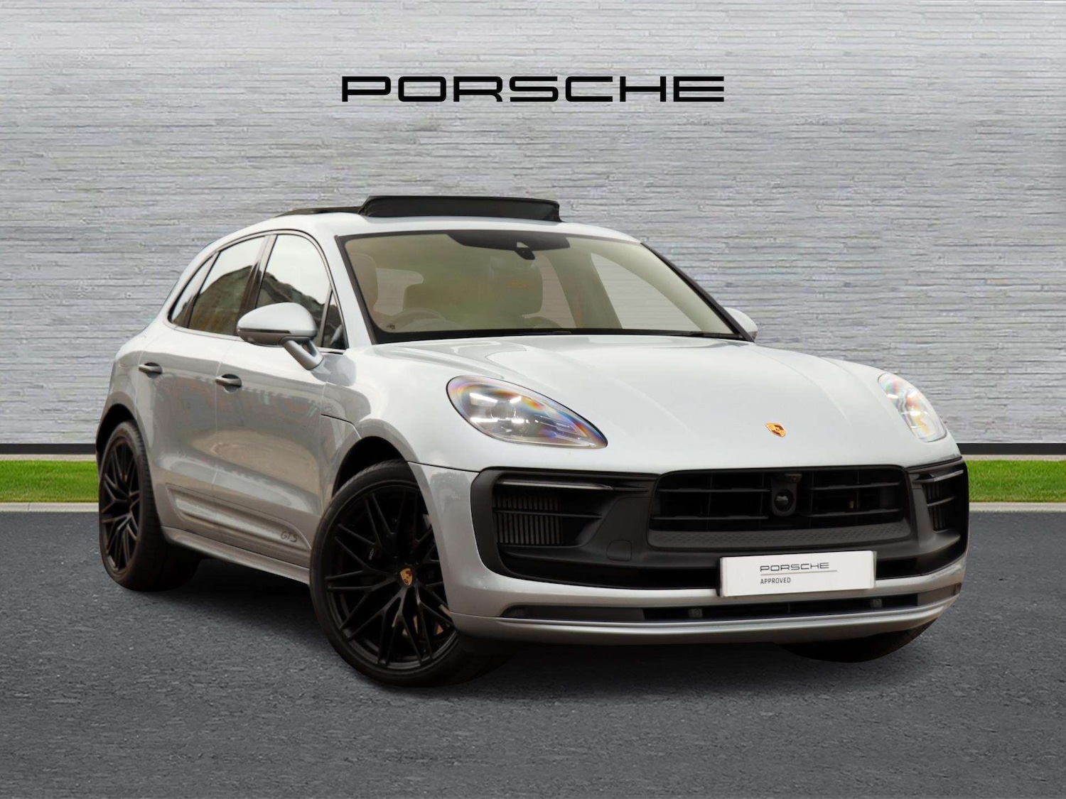 Used Porsche Macan 2023 for sale - 76156068: Photo 1