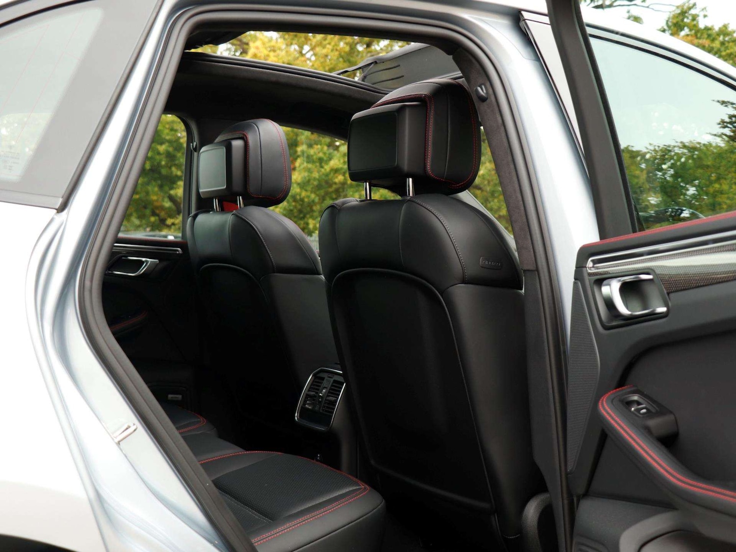 Used Porsche Macan 2023 for sale - 76156068: Photo 30