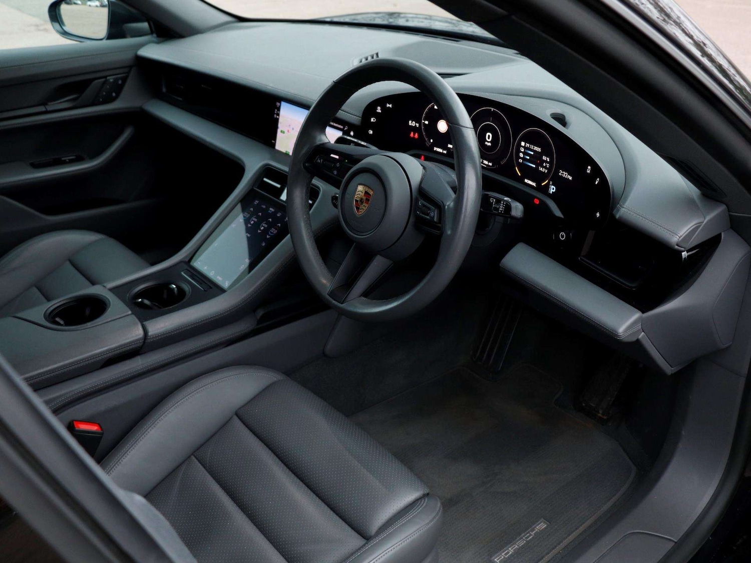 Used Porsche Taycan 2023 for sale - 77076504: Photo 10