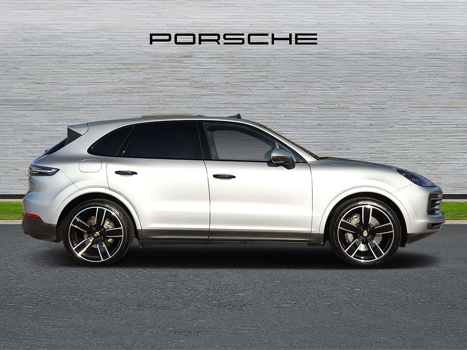 Used Porsche Cayenne 2020 for sale - 76113492: Photo 2