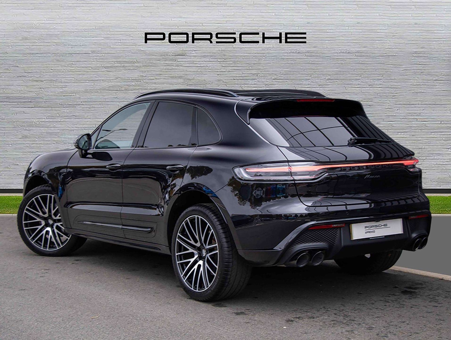 Used Porsche Macan 2024 for sale - 76576016: Photo 3