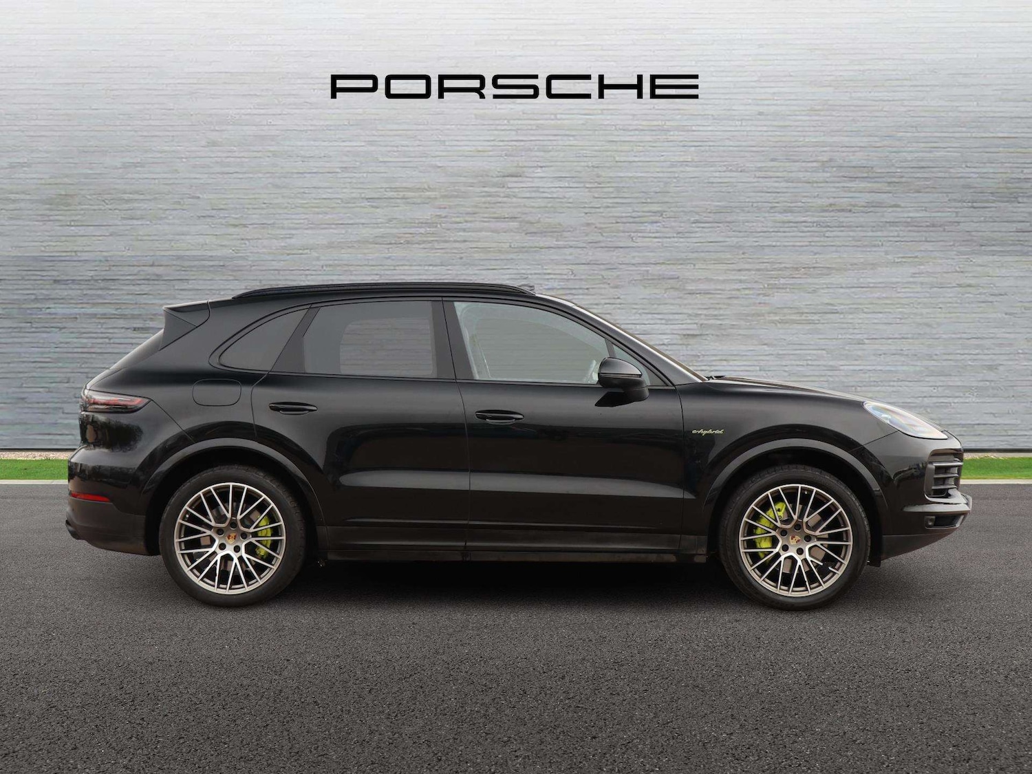 Used Porsche Cayenne 2022 for sale - 77928717: Photo 2