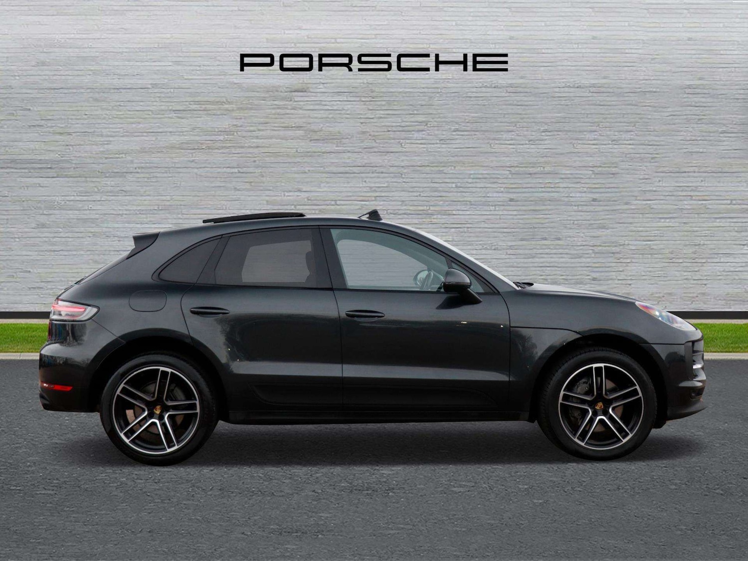 Used Porsche Macan 2021 for sale - 76978684: Photo 2