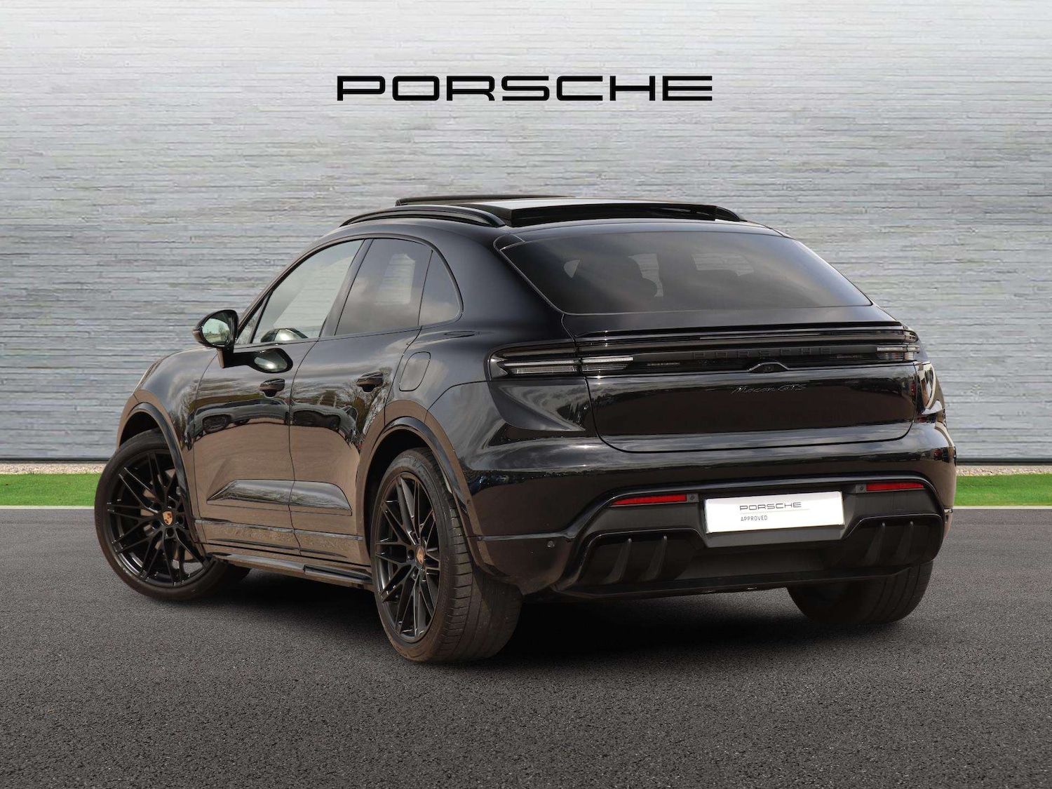 Used Porsche Macan 2026 for sale - 78209366: Photo 2