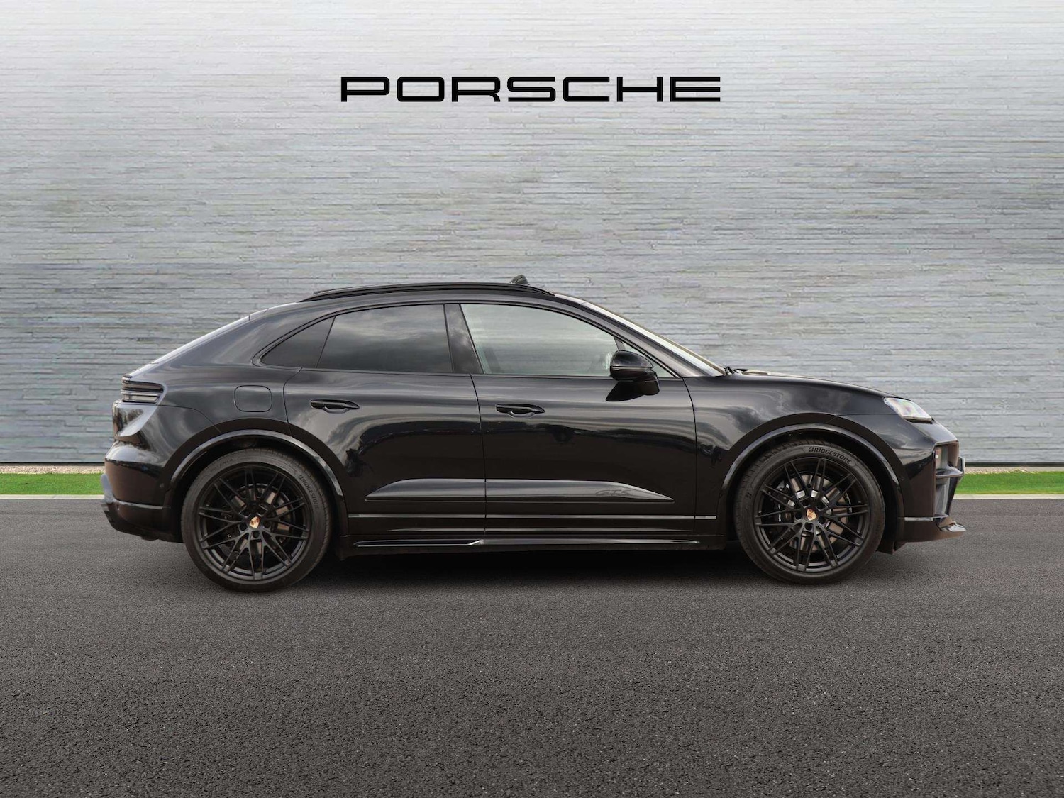 Used Porsche Macan 2026 for sale - 78209366: Photo 3