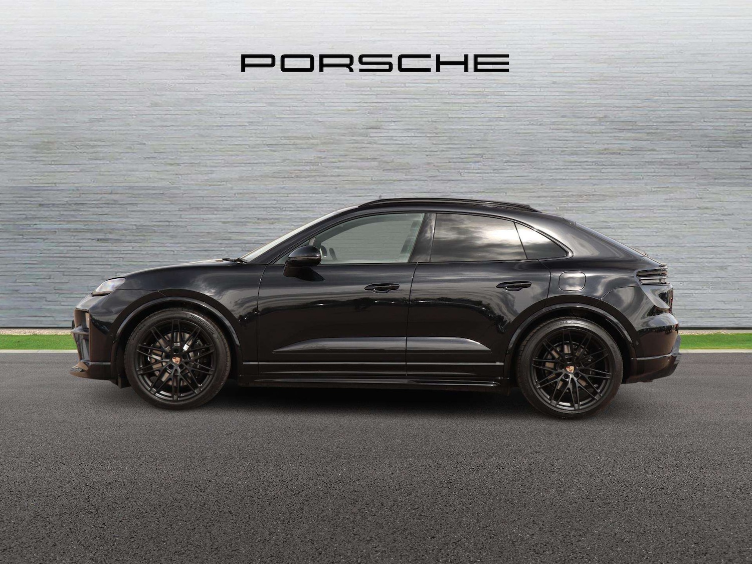 Used Porsche Macan 2026 for sale - 78209366: Photo 4