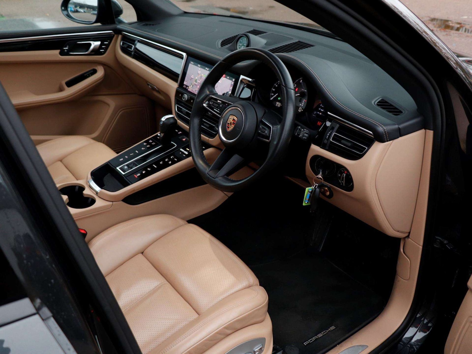 Used Porsche Macan 2023 for sale - 76789320: Photo 10