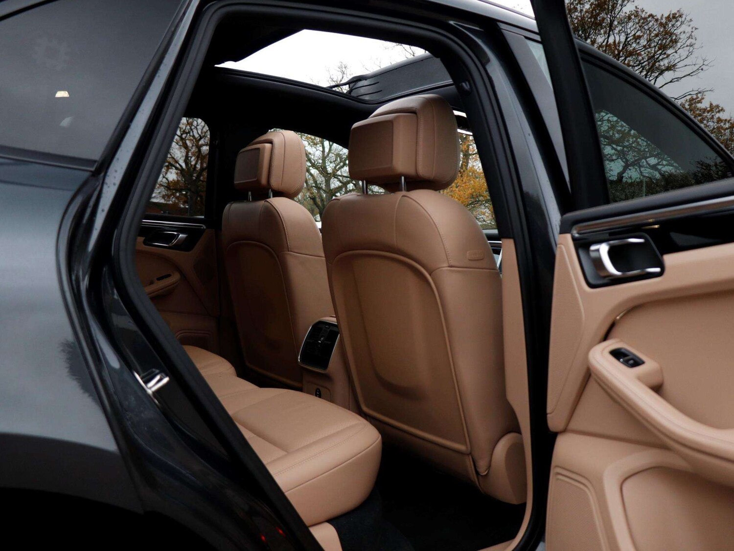 Used Porsche Macan 2023 for sale - 76789320: Photo 25