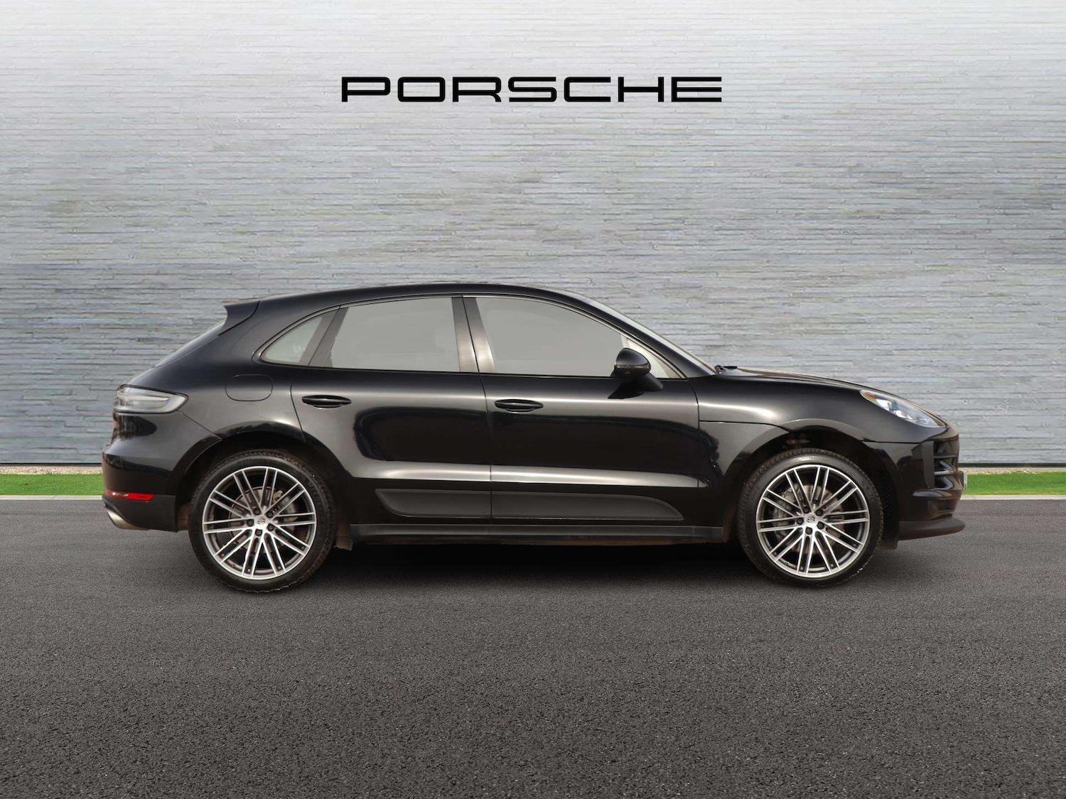 Used Porsche Macan 2021 for sale - 77995872: Photo 2